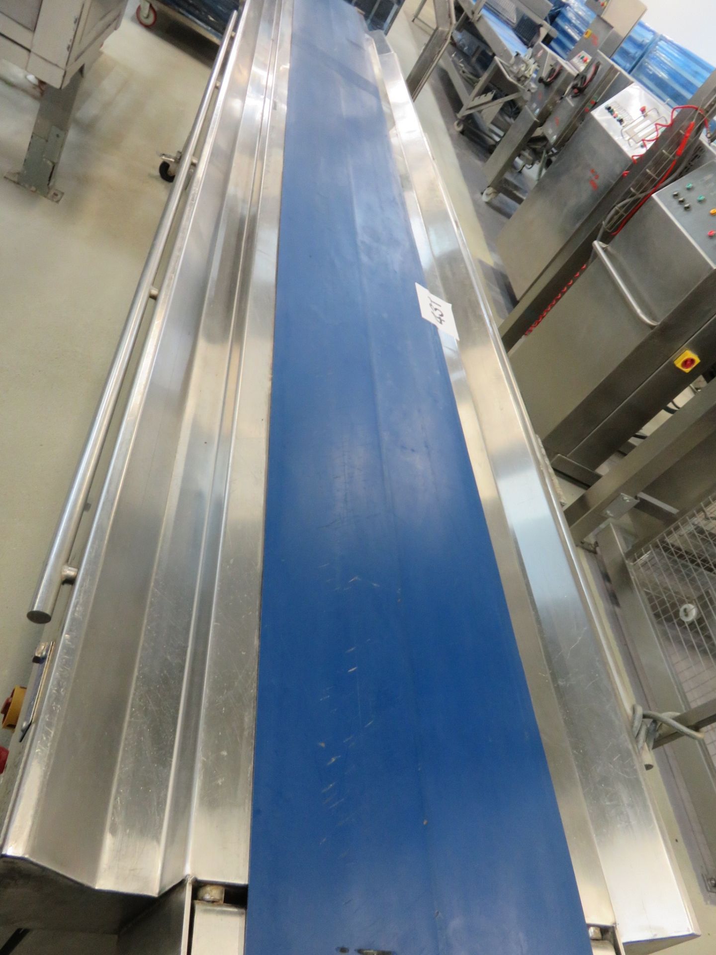 Conveyor with guttering. Approx. 4400mm long x 350mm wide blue neoprene belt. Lift out charge £80 - Image 3 of 3