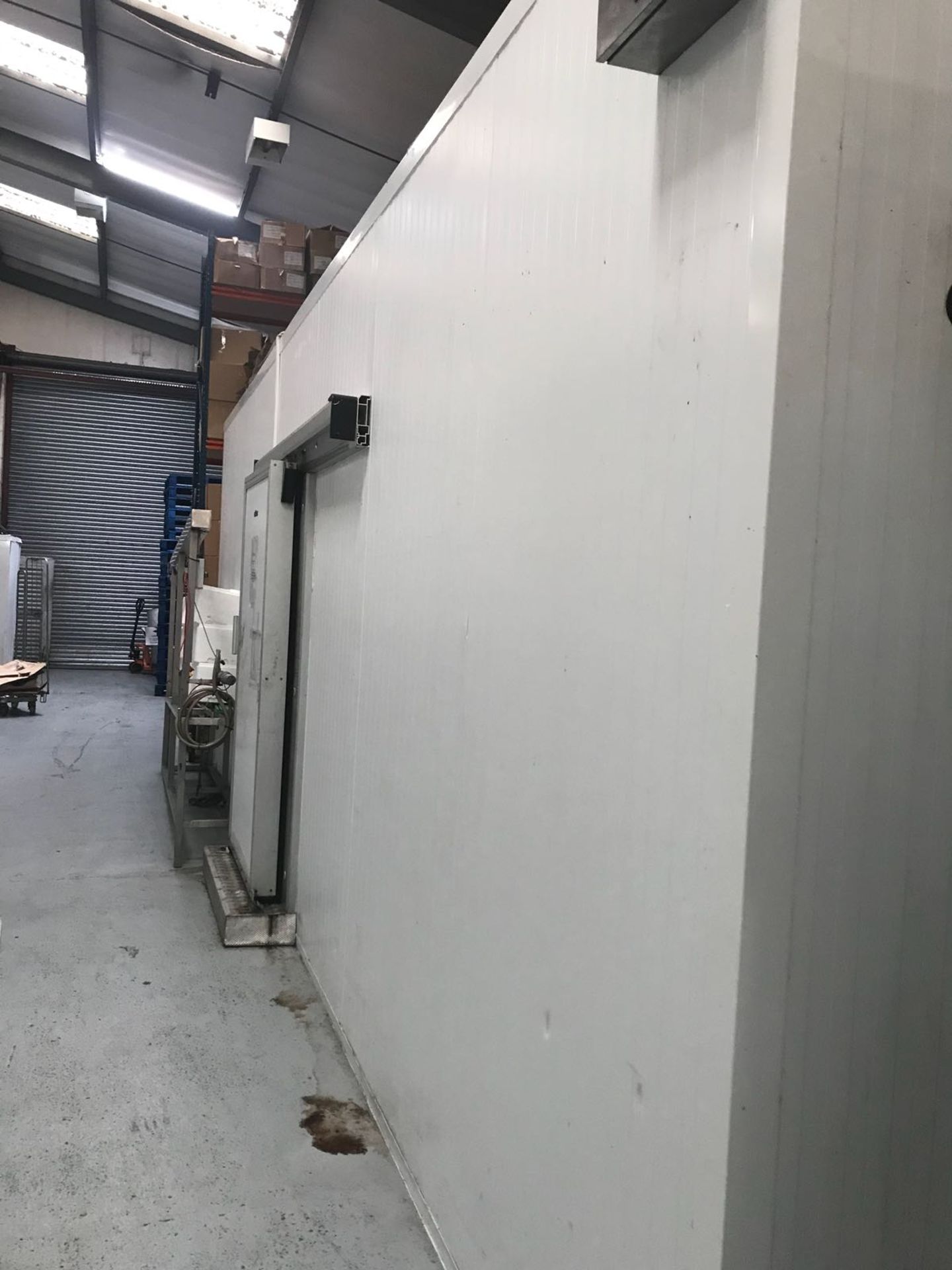 Freezer unit AIA 8m long with x 2.3m. with sliding door - Image 3 of 6