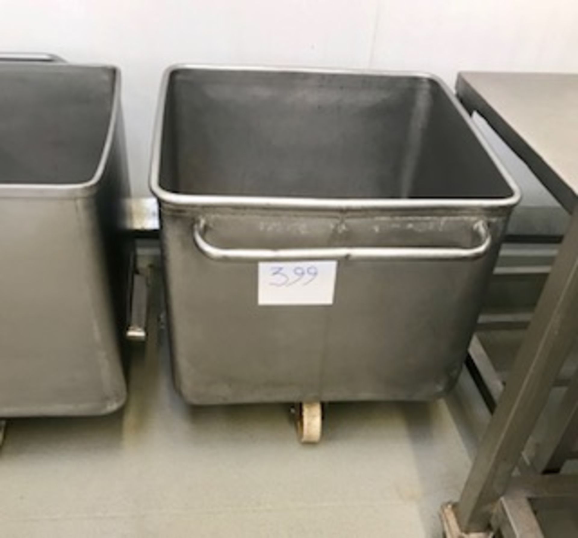 200 litre S/s Tote Bin. Lift out charge £10