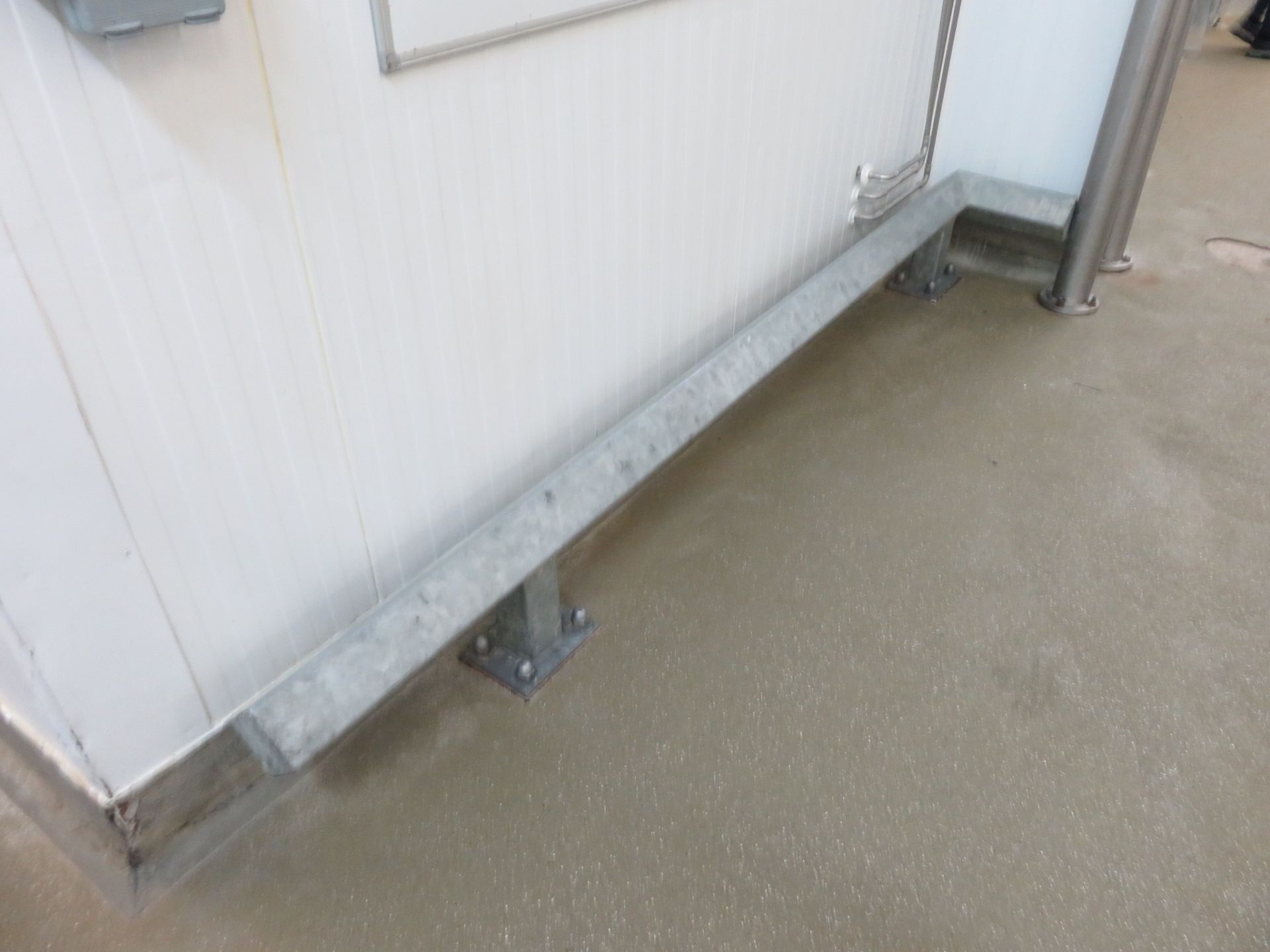 Bumper Bars: 2400mm long; 1000mm long; 5 x 4000mm long. Lift out charge £80 - Image 3 of 5