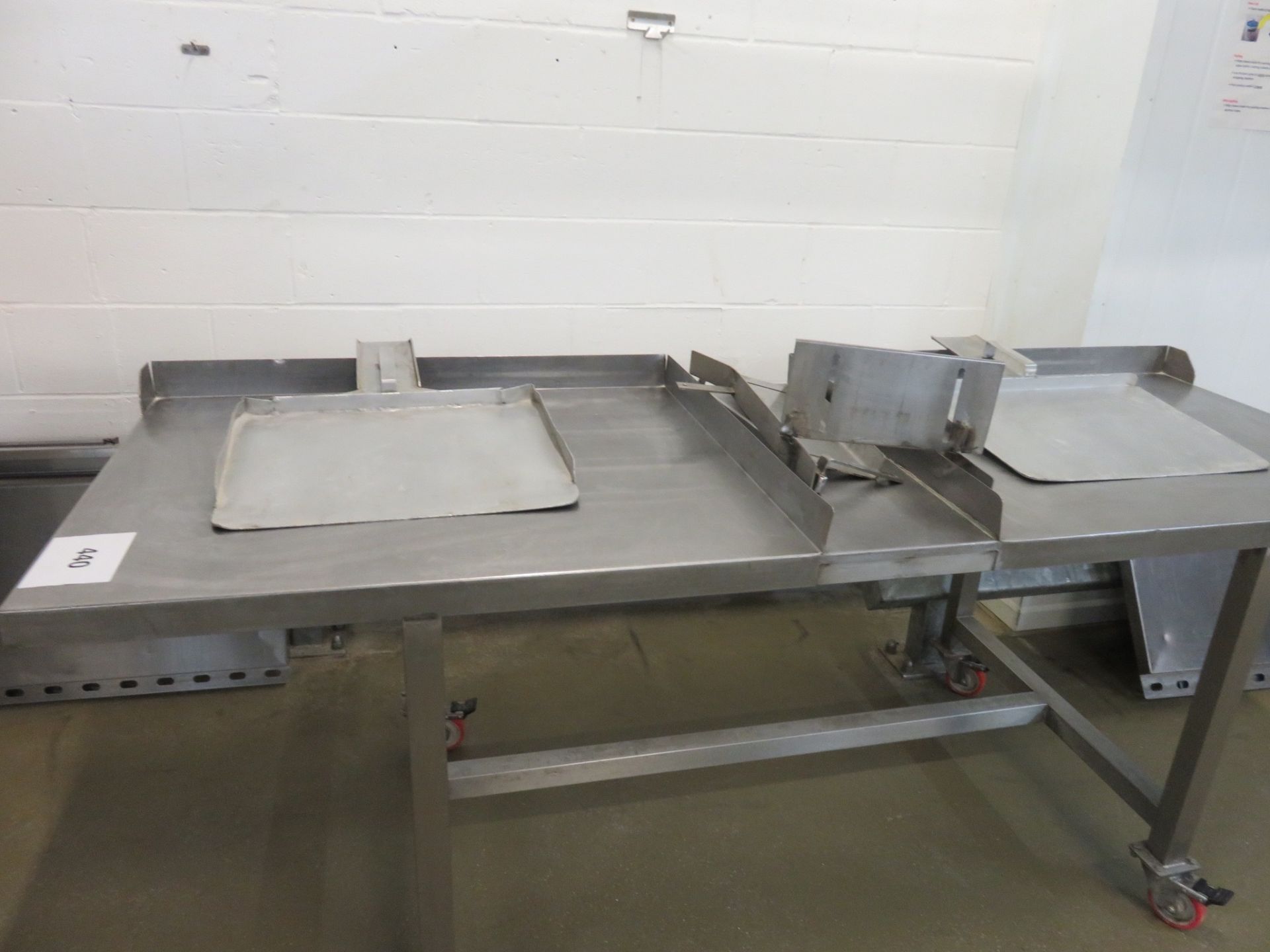 S/s Table. Approx. 2300mm long x 800mm. Mobile on wheels. lift out charge £15 - Bild 2 aus 2