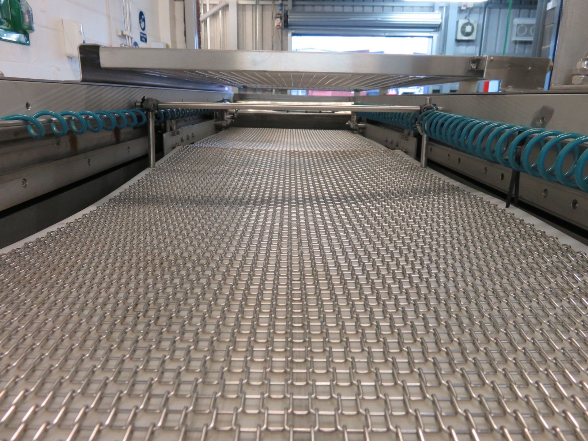 Double D Shuttle Conveyor 560mm wide S/s belt, drop onto 900mm wide belt 2300mm Lift out charge £45 - Image 6 of 9