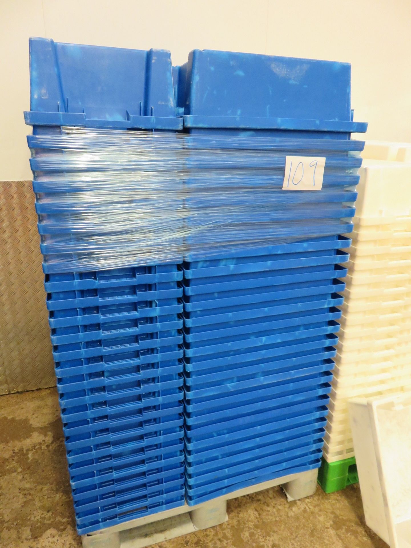 131 solid Blue production trays. 400mm x 550mm. Stackable. Lift Out £15