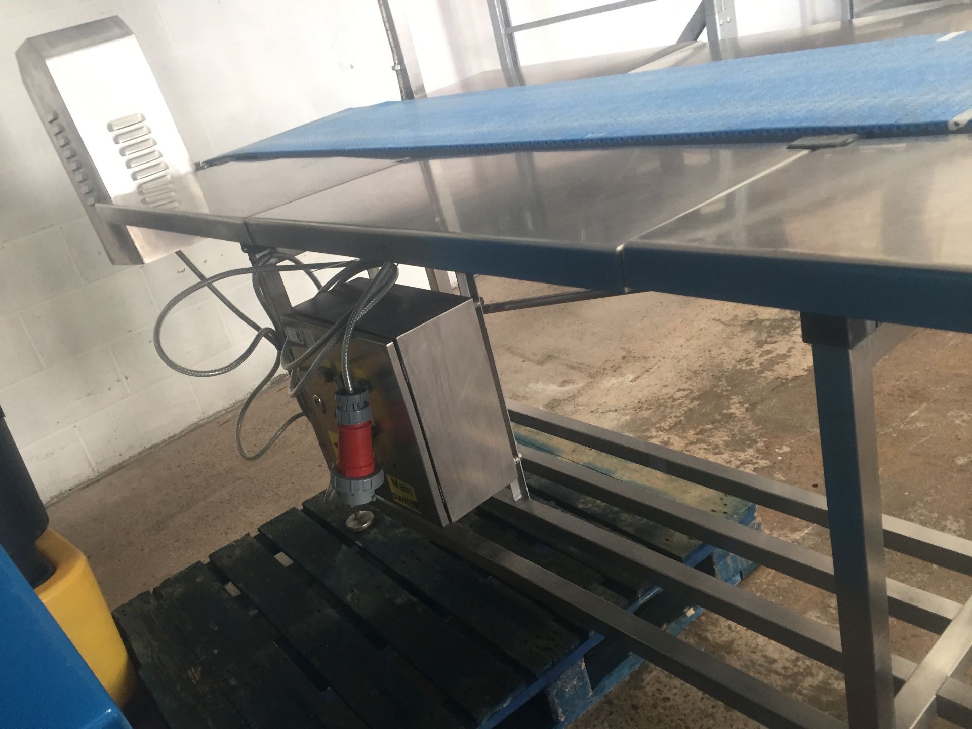 Packing Conveyor with blue introlox 400mm wide belt. 6 work stations each side.Overall length. LO£50 - Image 5 of 6