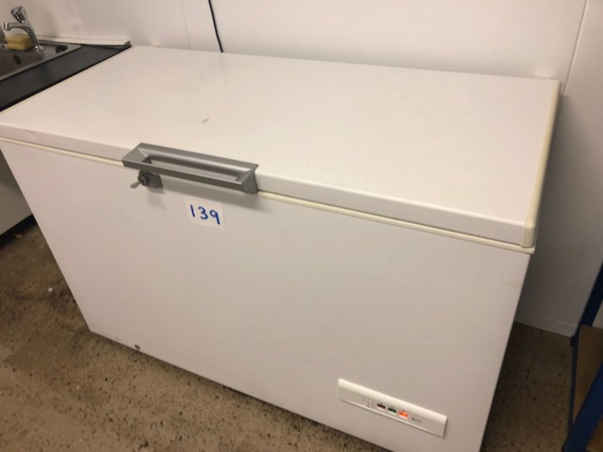 Chest freezer. Dimensions 600 x 1.3m - Image 3 of 3