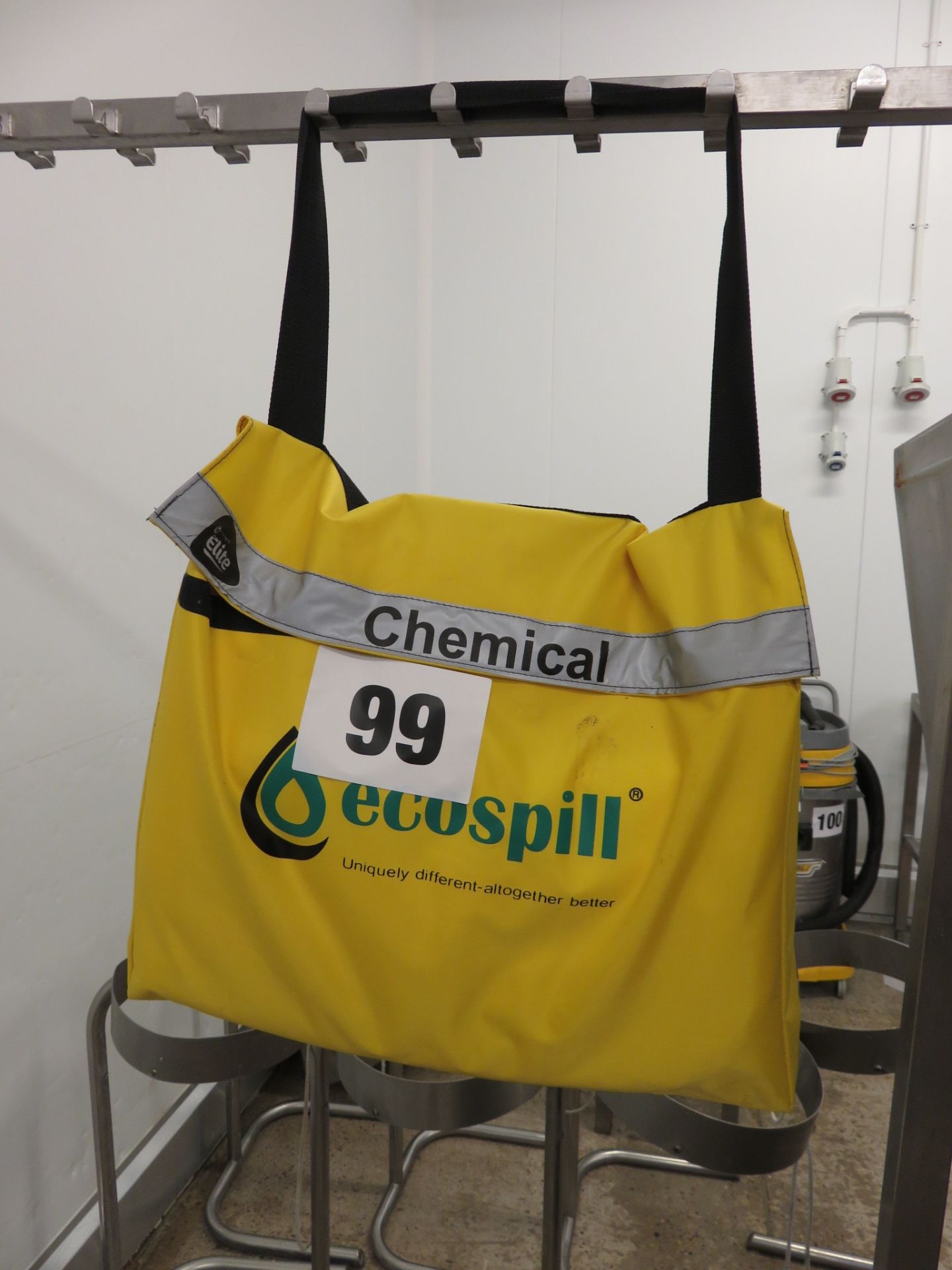 Chemical Spill Kit. Lift Out £2