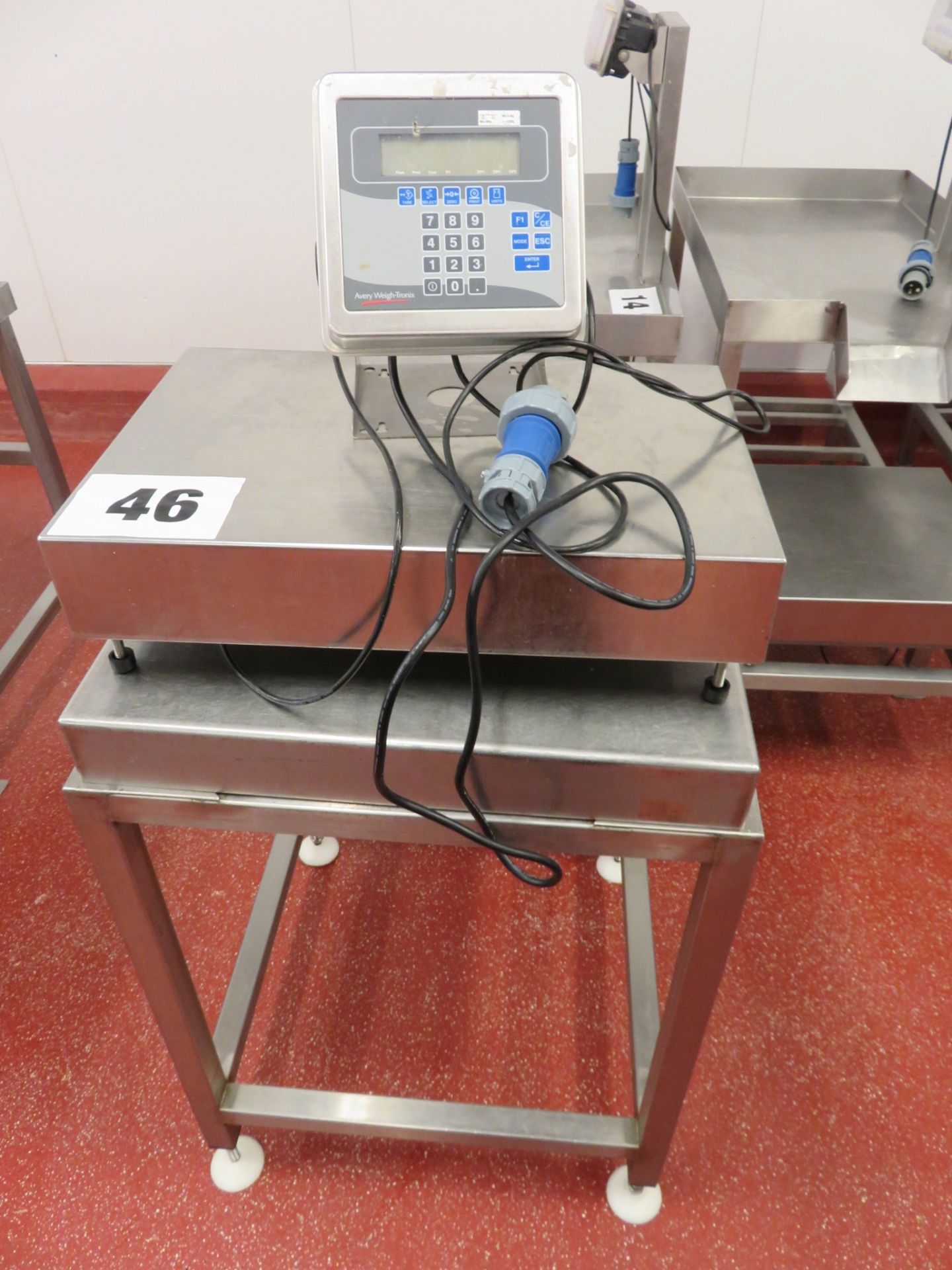 1 Scale and s/s table by Avery weigh Tronix 60kg. Lift Out £20