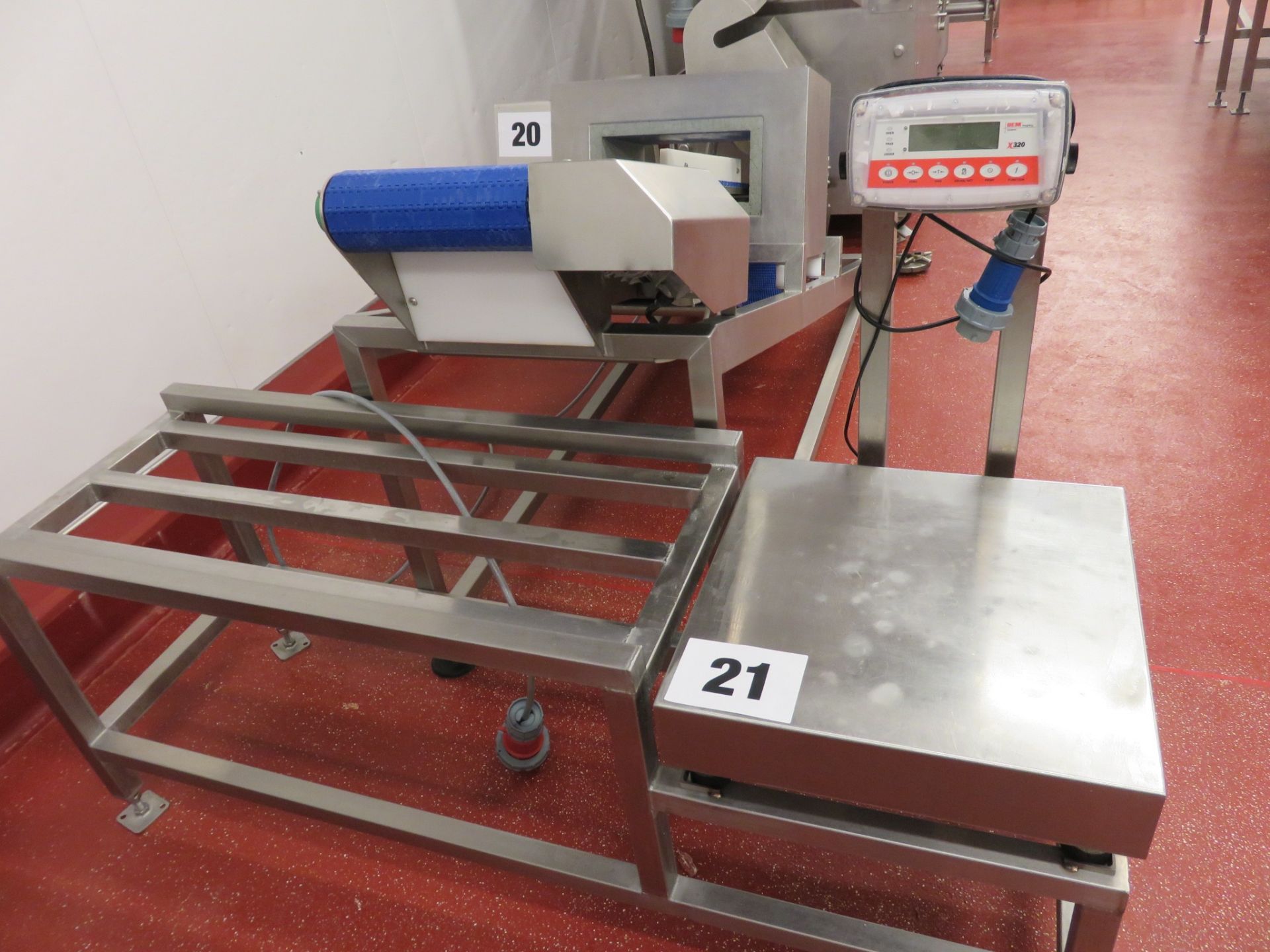 Mince Packing Station scale. 1.6 metres x 550mm. Can be linked with Lot 20. Lift Out £20