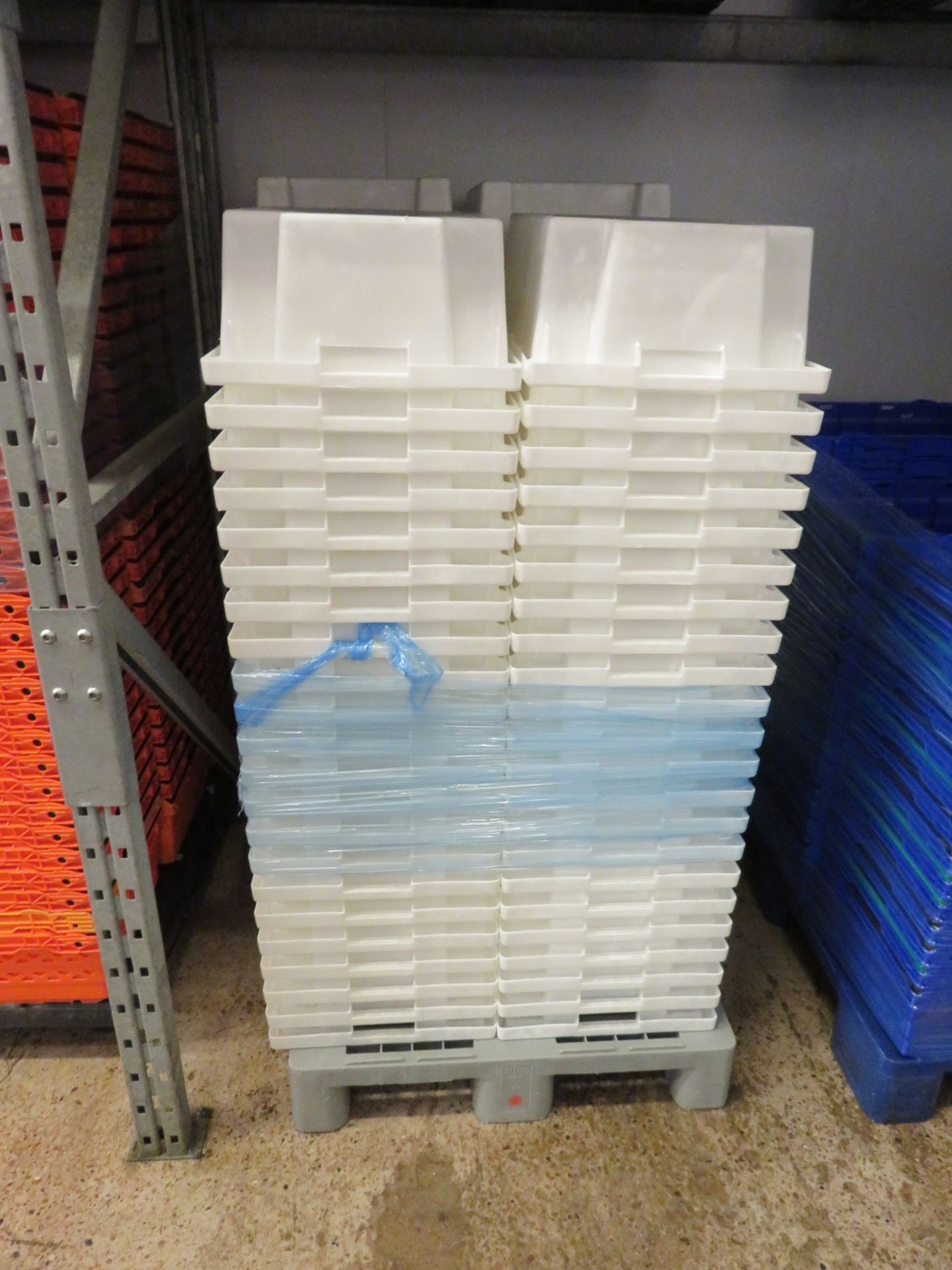 195 Solid White Production Trays. 400mm x 550mm. Stackable. Lift Out £15 - Image 2 of 2