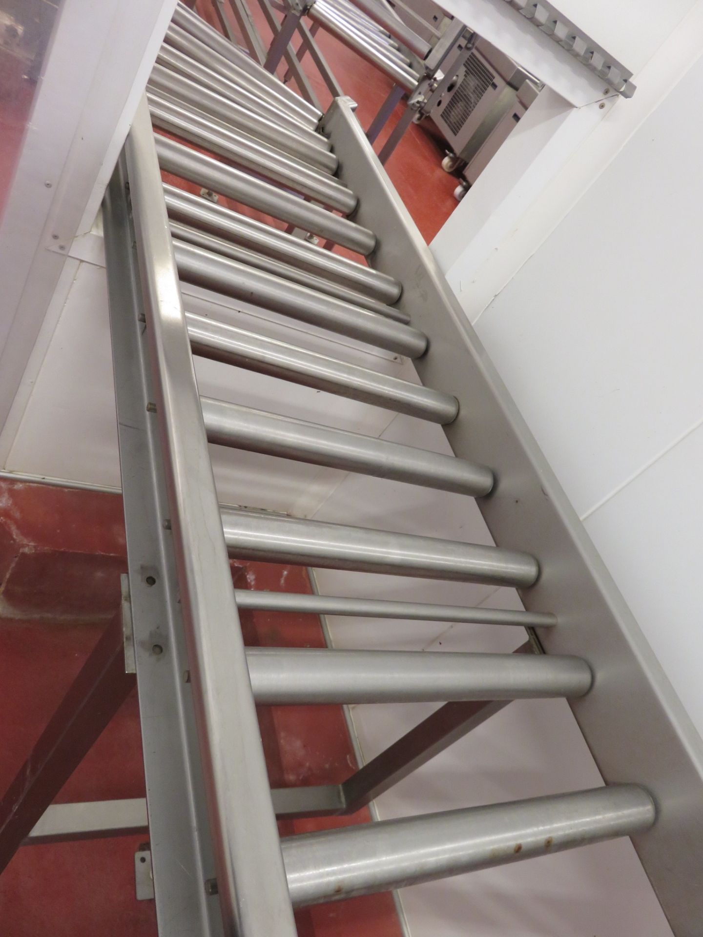 Roller Conveyor. Approx 10 metres x 500mm wide. with 4 Work Stations. Lift Out £80 - Image 4 of 4