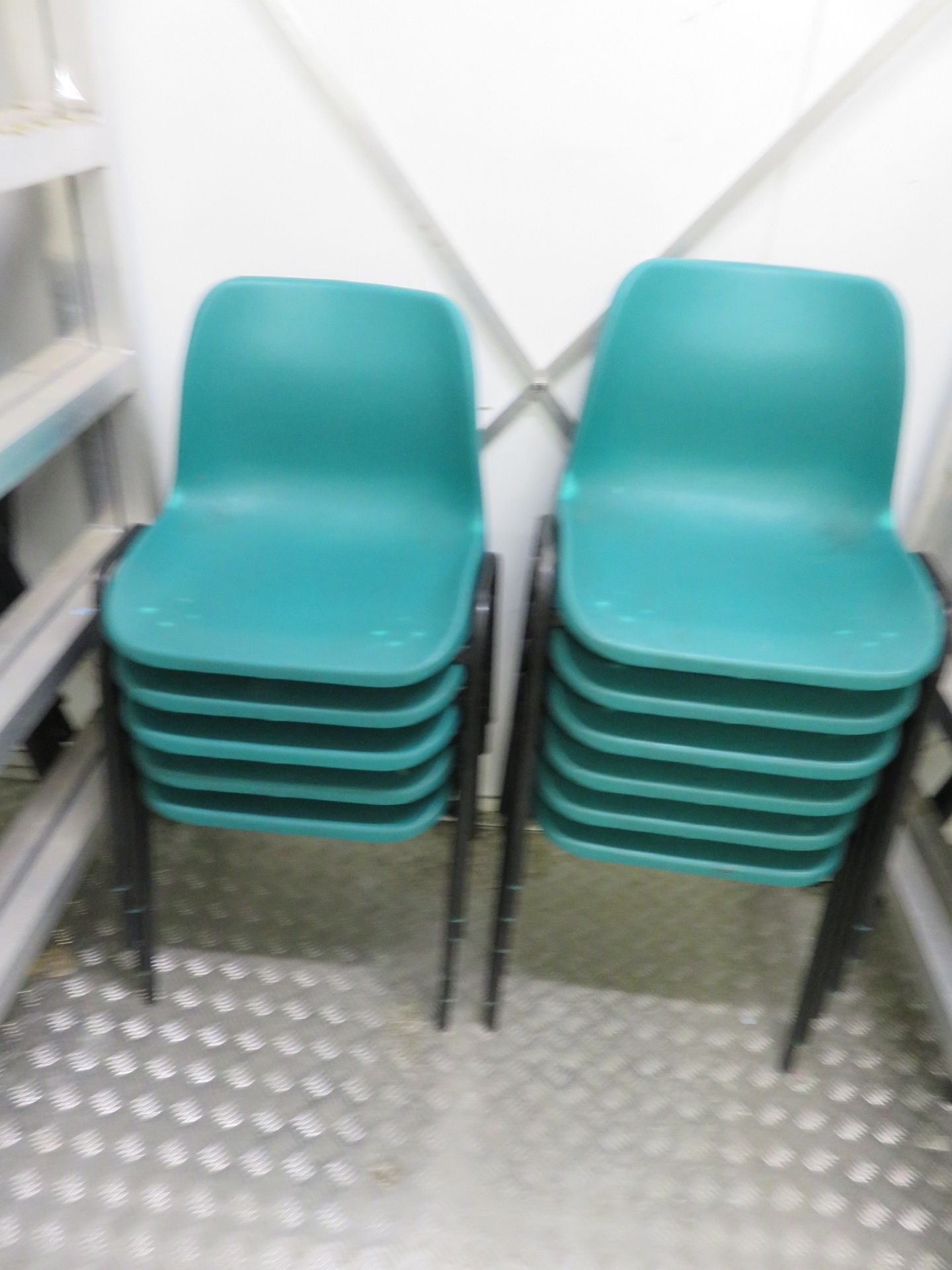 11 x Green Chairs; 10 x blue Chairs; 4 x black chairs. LO £15 - Image 2 of 4