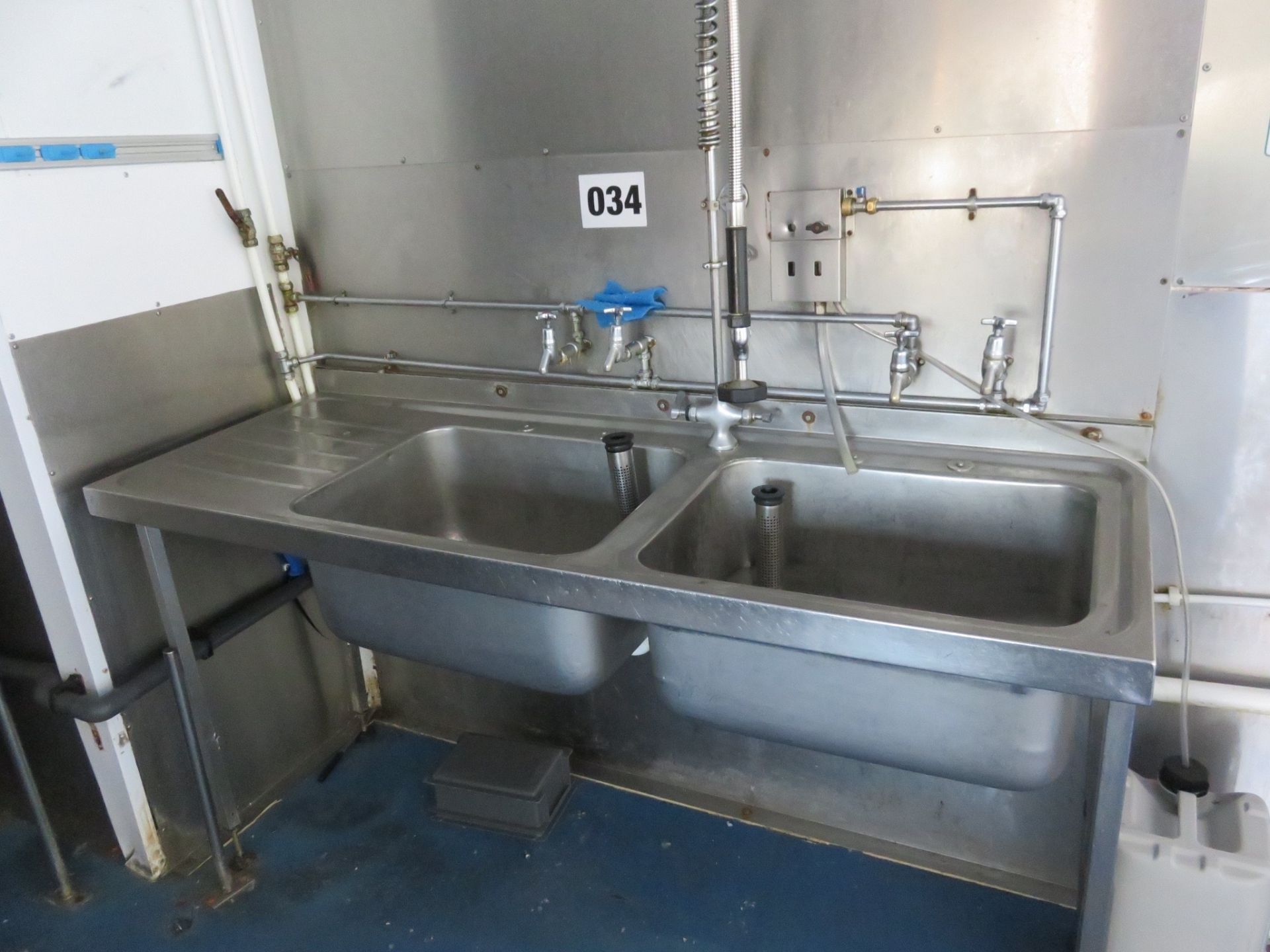S/s Double Sink with drainer with shower tap. each sink 600 x 450 x 300mm deep. LO £30
