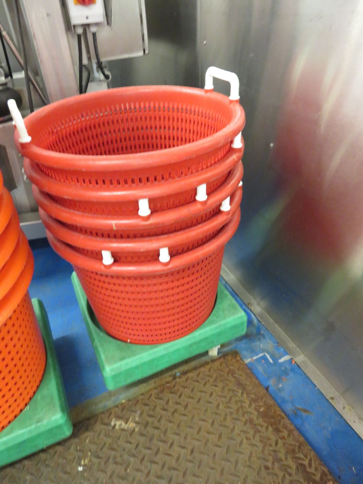 Felcon Salad Spinner with 6 x dark red baskets on dollie. LO £30 - Image 4 of 4