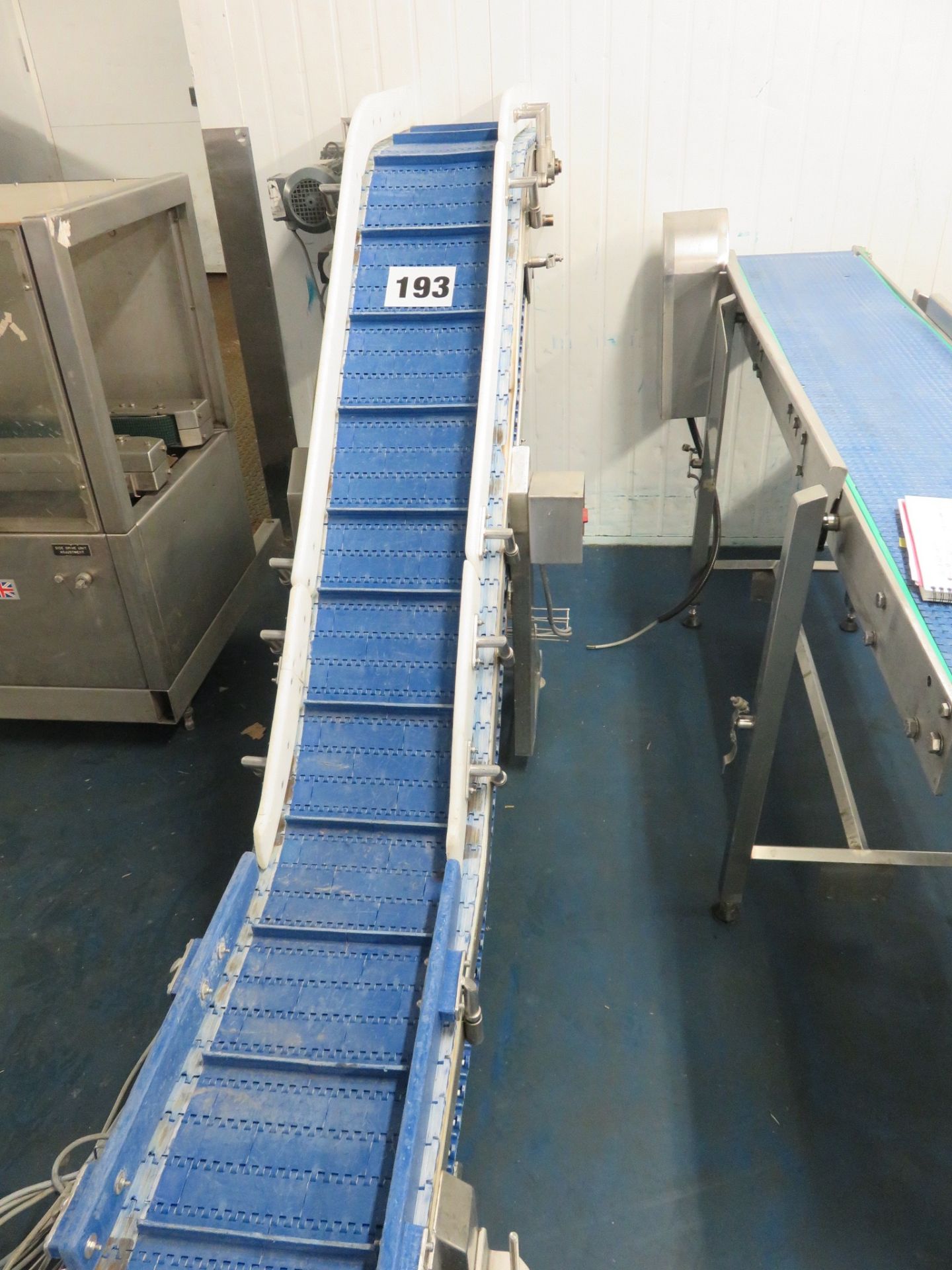 Elevated flighted belt Conveyor. In at 400mm out at 1200mm. 320mm wide belt. LO £30 - Image 2 of 2