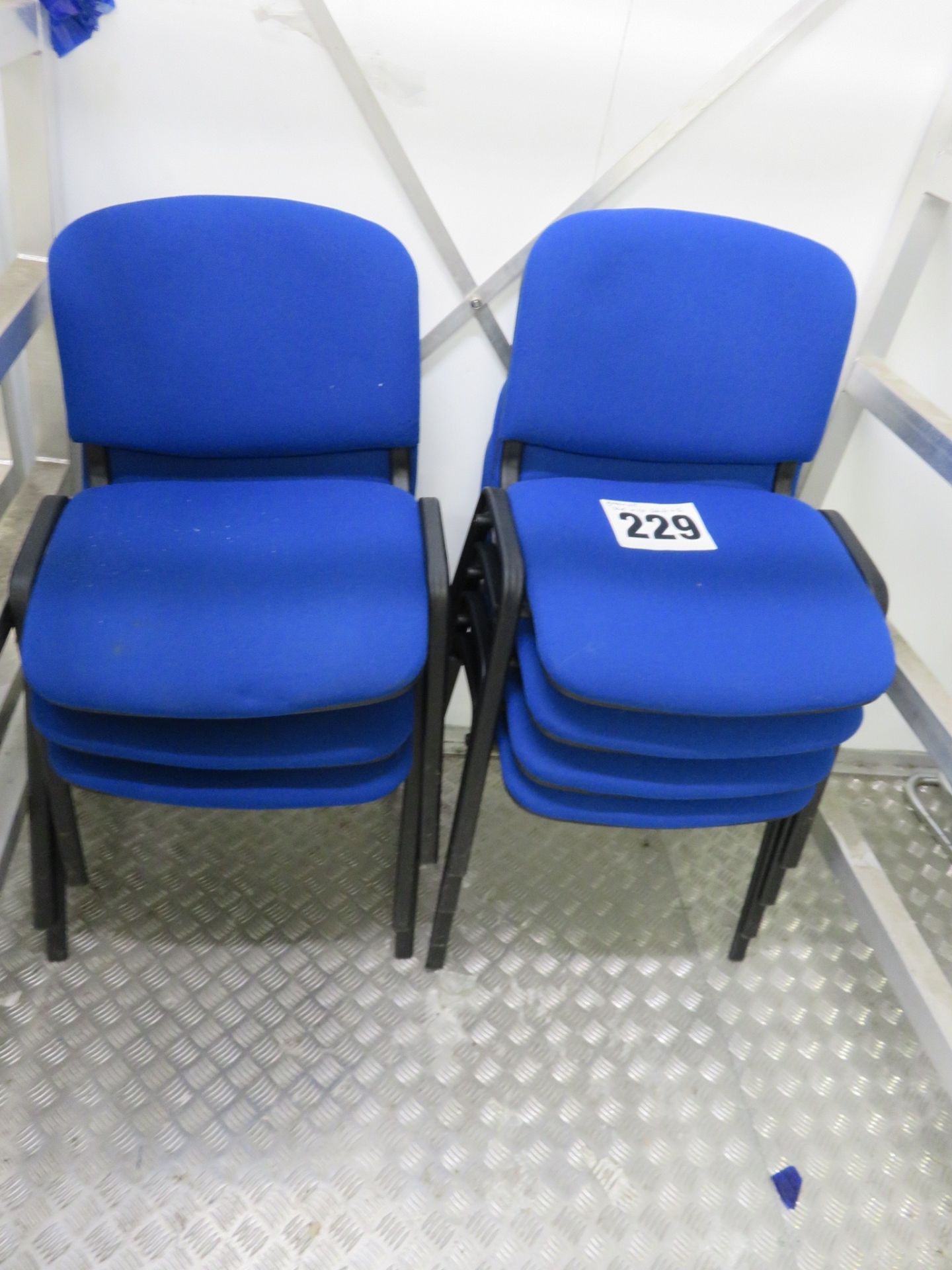 11 x Green Chairs; 10 x blue Chairs; 4 x black chairs. LO £15 - Image 3 of 4