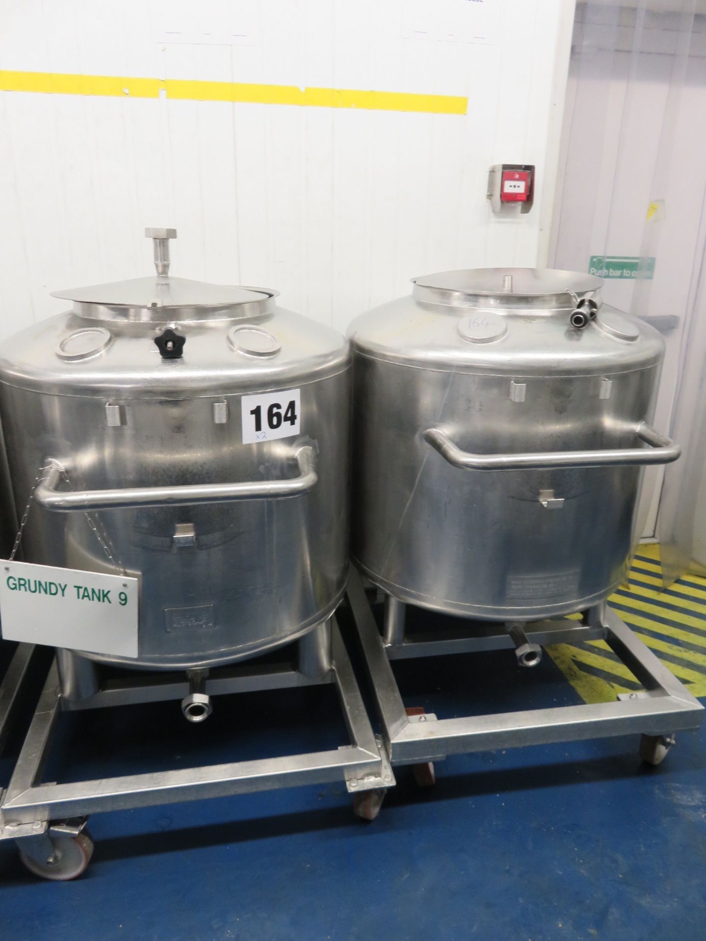 S/s Holding Tanks x 2 capacity 91.2 gallon. Mobile. LO £50