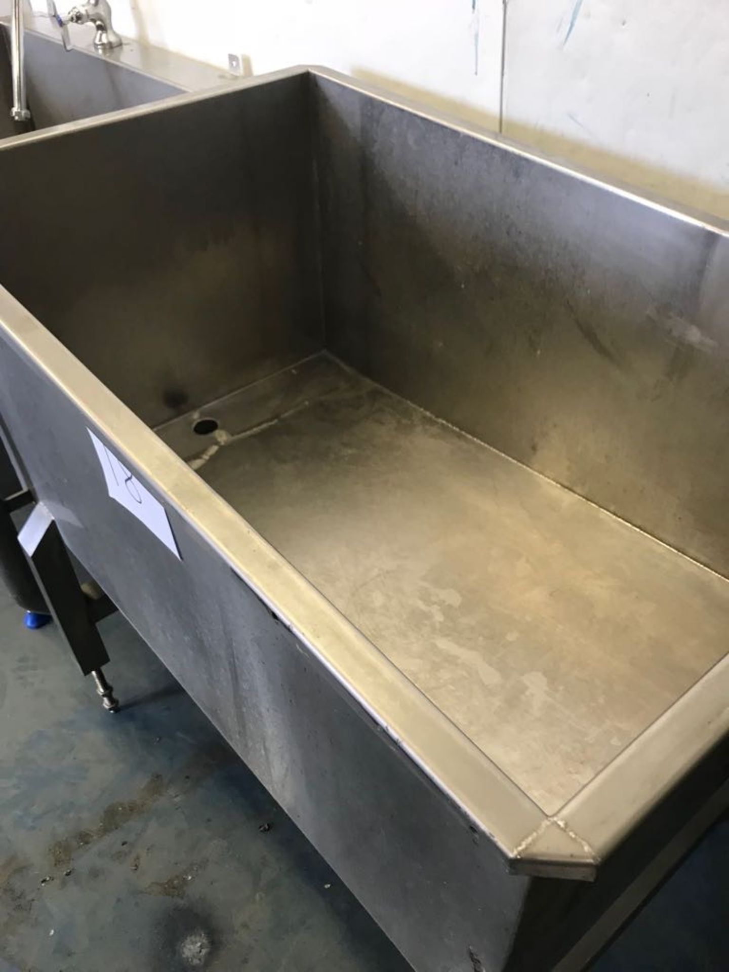 S/S tank. 1050 x 960mm high x 500mm deep.LO £10 - Image 2 of 3