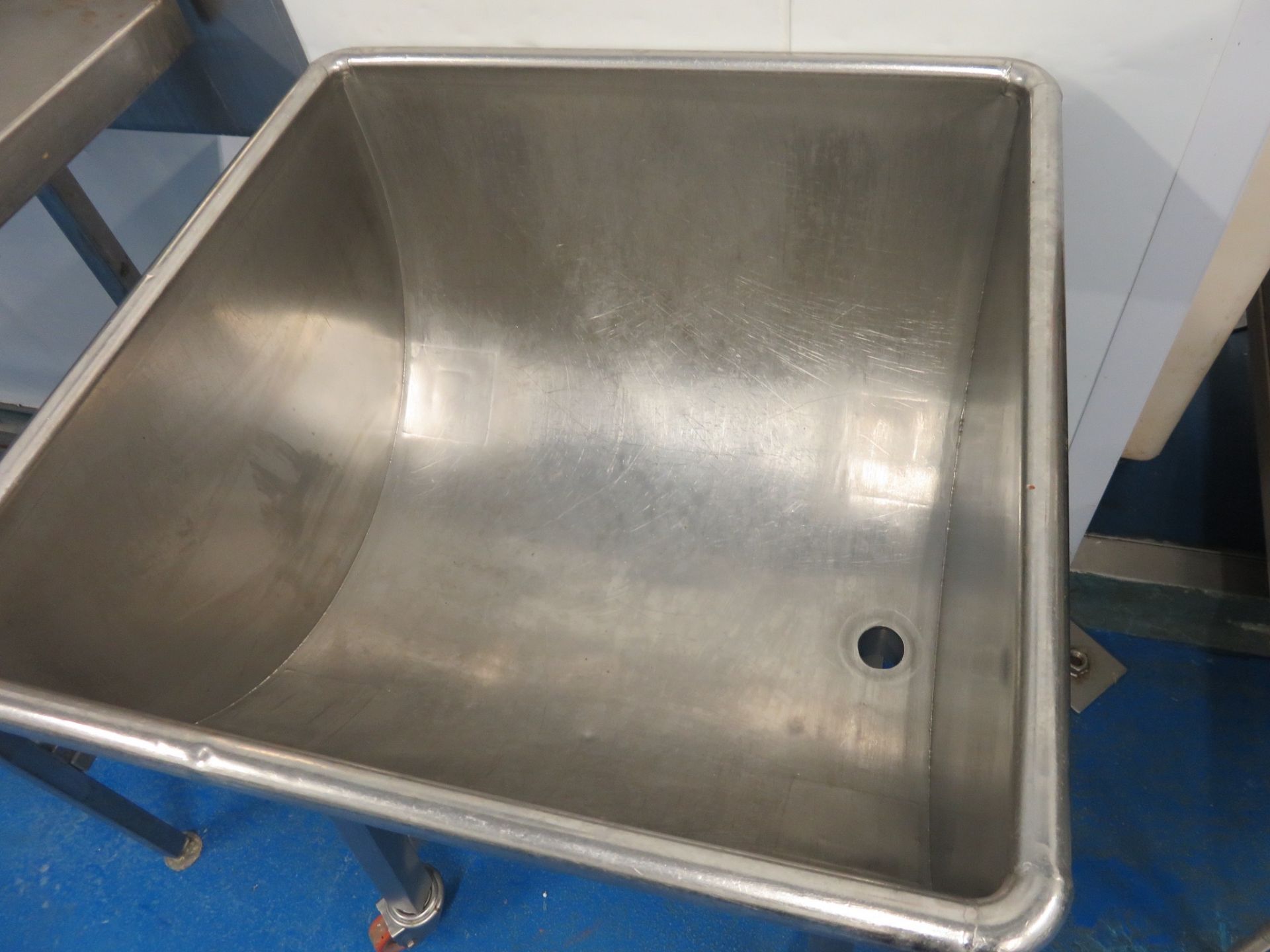 S/s Trough, mobile. Approx 600 x 600 x 400mm deep. LO £10 - Image 2 of 4