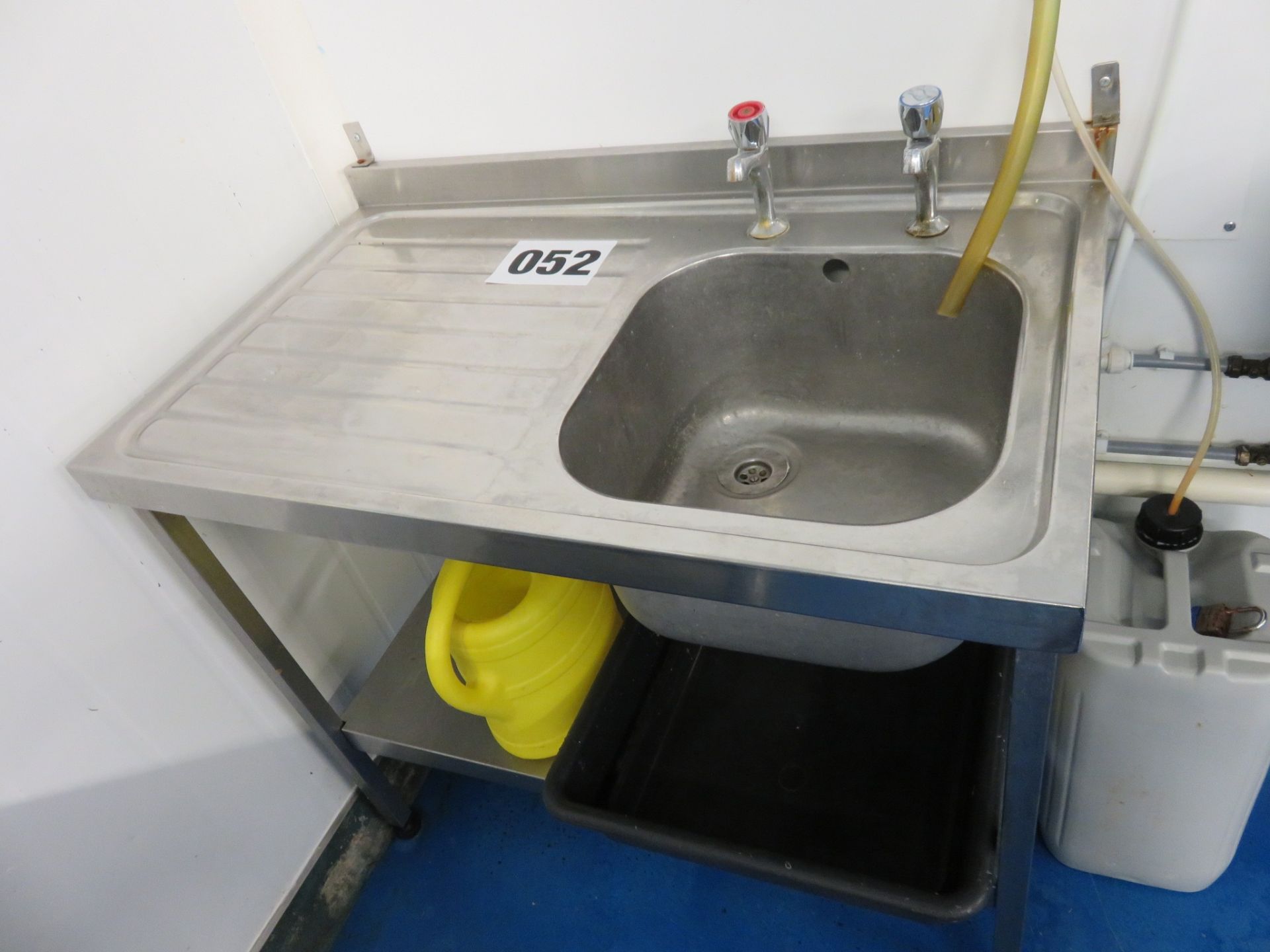 S/s Sink with drainer. approx 600 x 1000 mm. LO £10