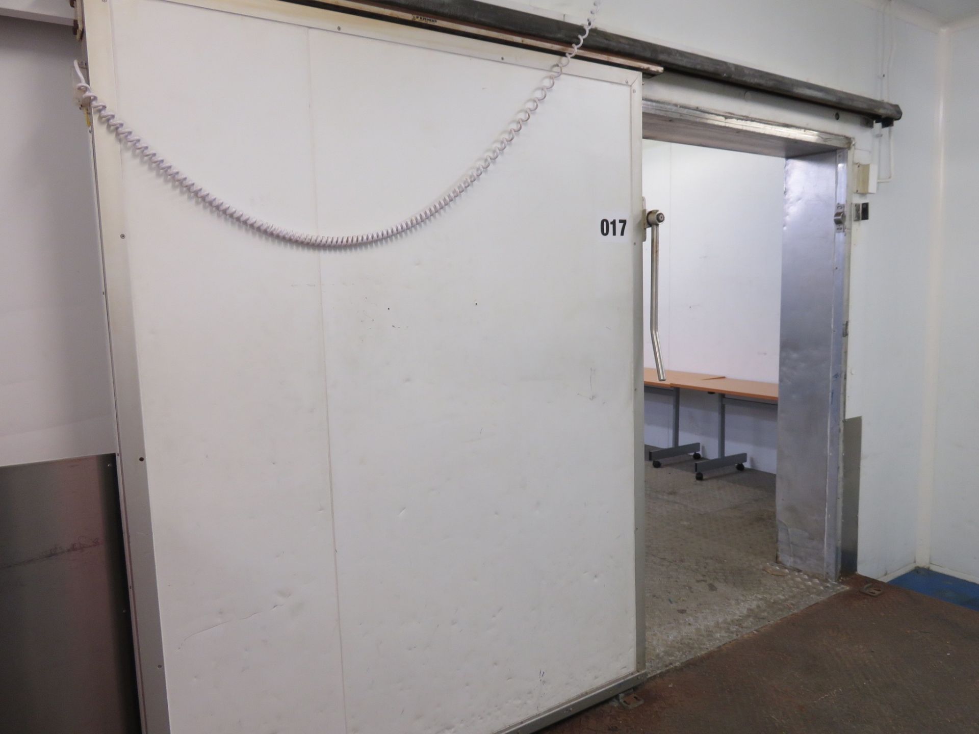 Freezer Room: Panelling Approx 6800 x 5700x 2800mm high. Searle 3 fan evap GIF1. LO £500