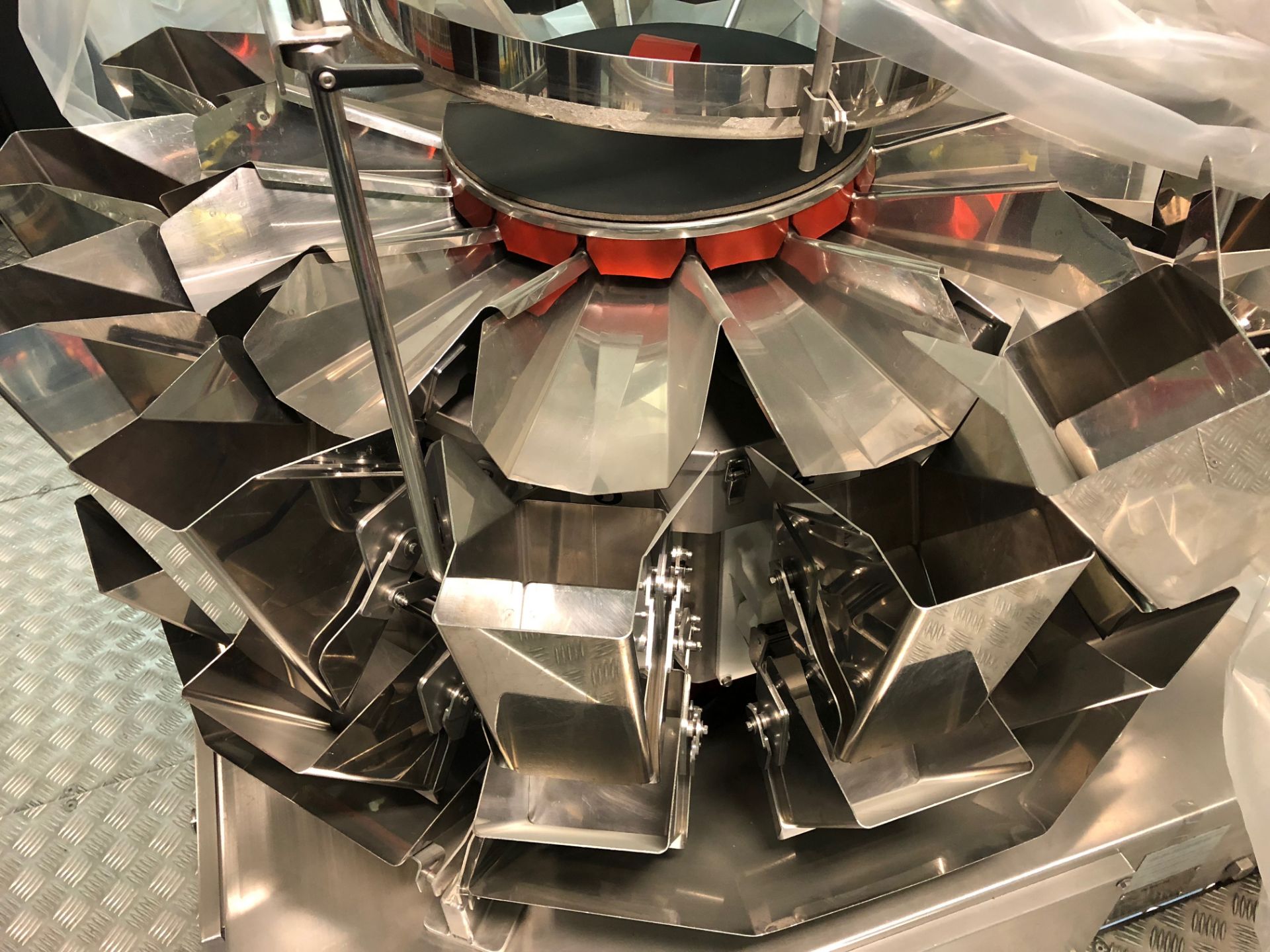 Yomato 14 Multi Head Weigher.Model ADW-514SV with gantry.Bucket elevator.conveyor belt infeed.LO£500 - Bild 3 aus 9