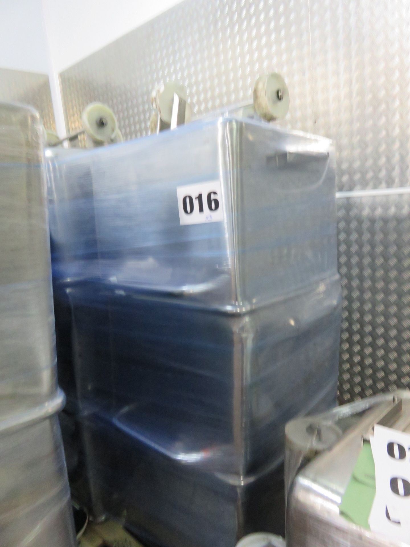 3 x 200 litre S/s Tote Bins. Lift Out £10 - Bild 3 aus 3