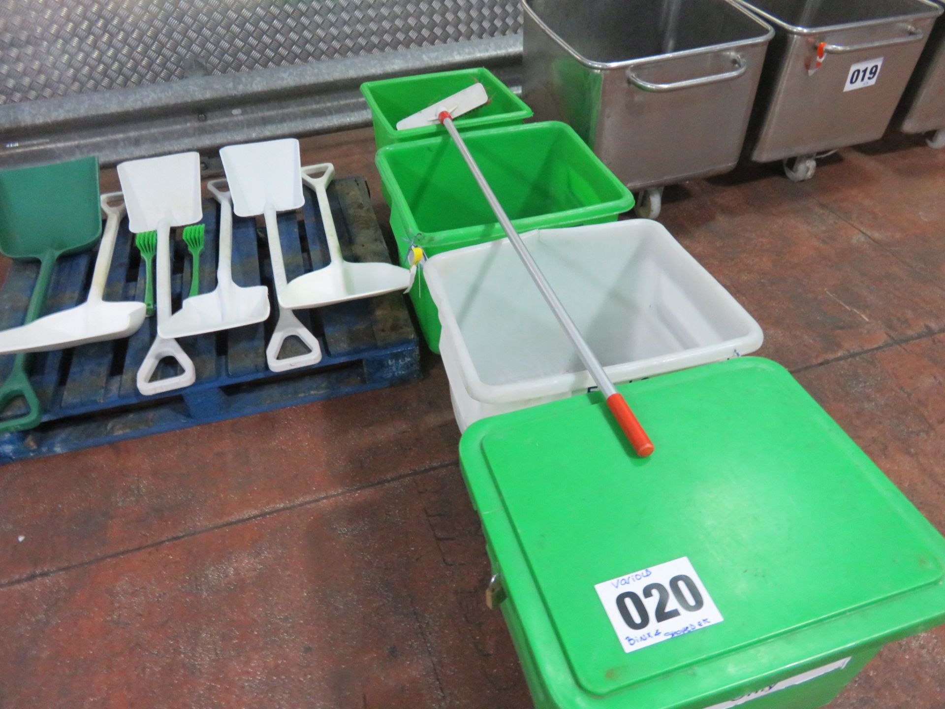 4 x Mobile Bins; 3 x Brushes; 6 x Shovels. Lift Out £10 - Image 3 of 3