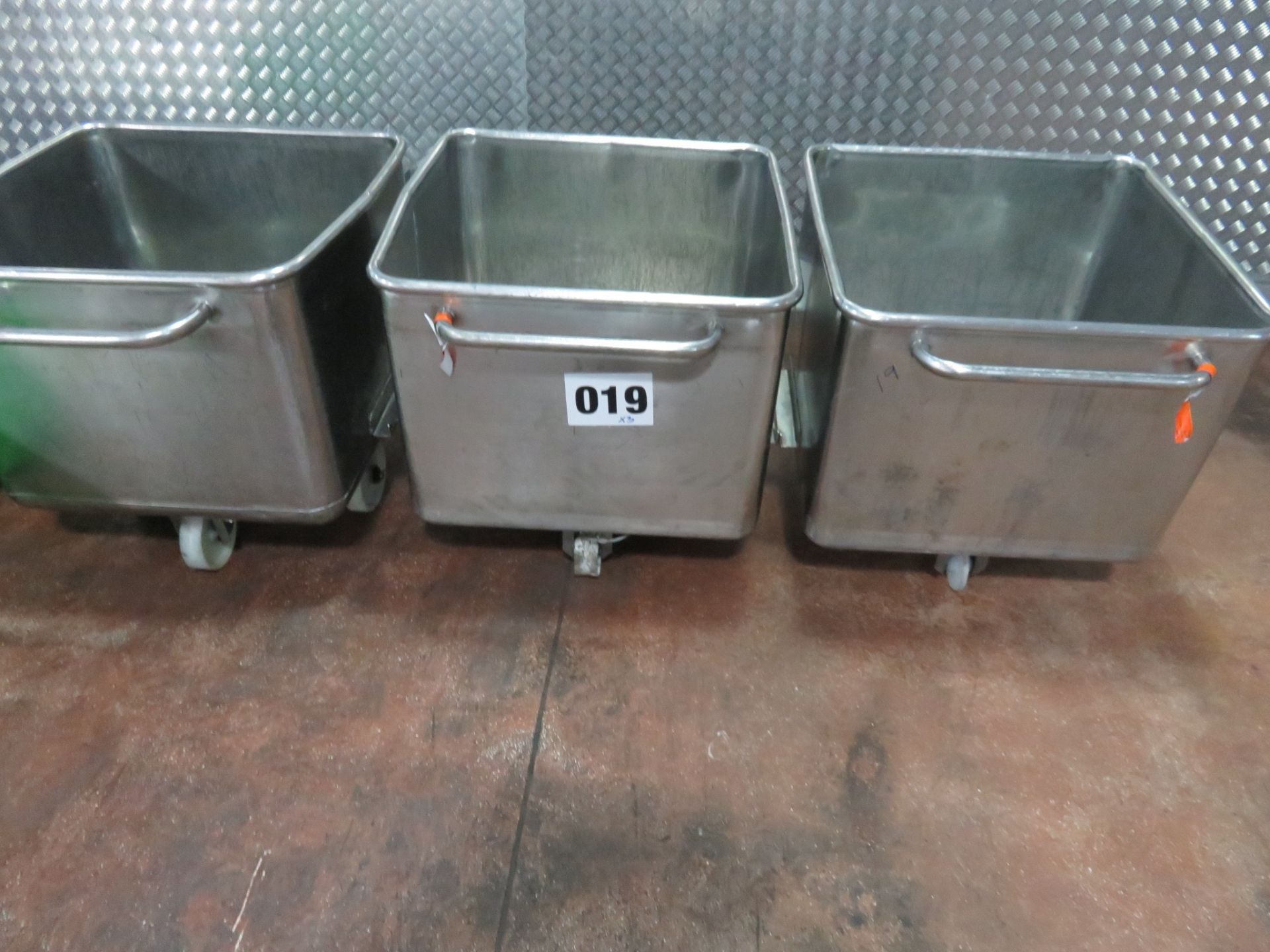 3 x 200 litre S/s Tote Bins. Lift Out £10