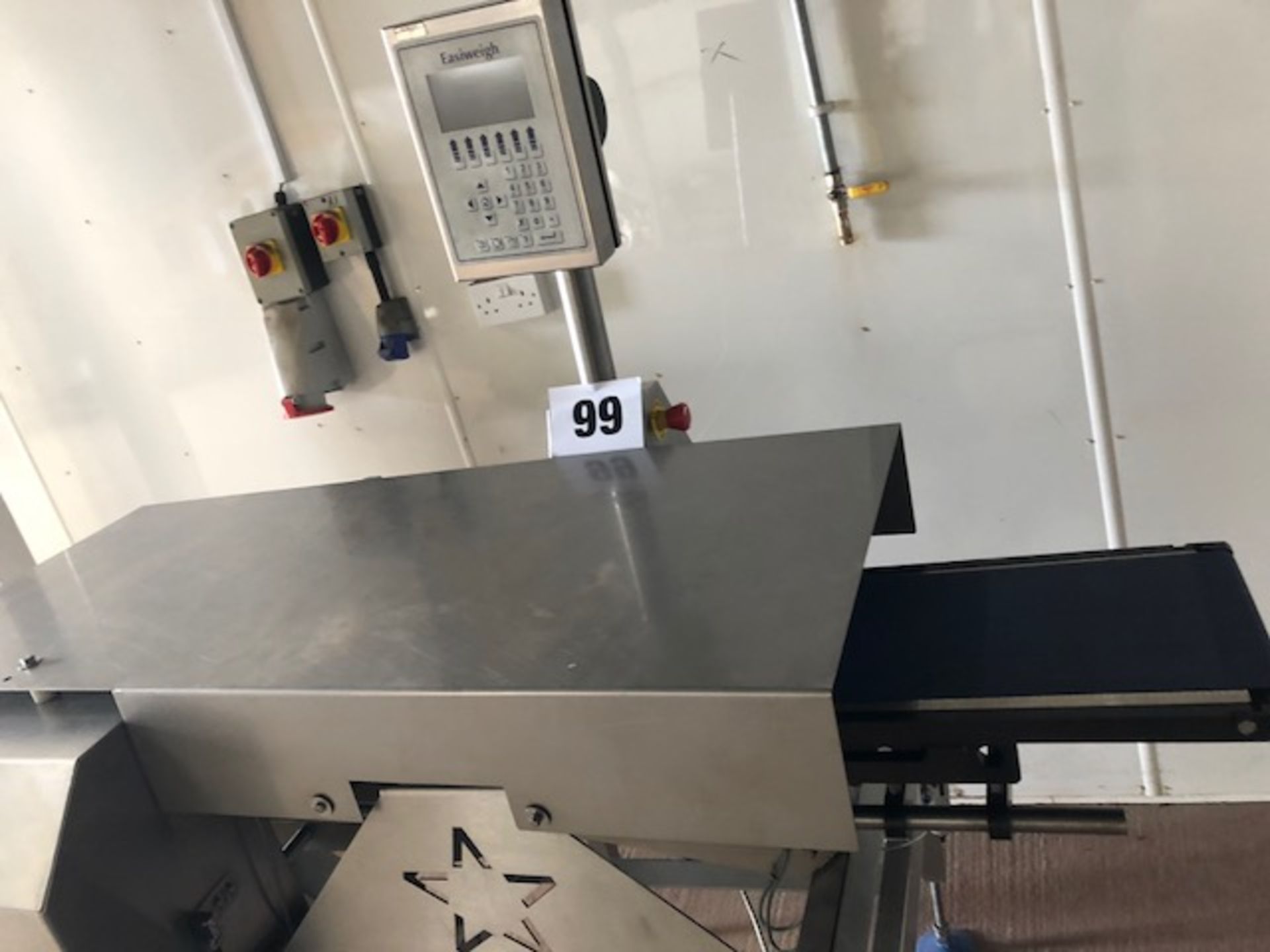 Easiweigh Check weigher with push arm reject into lockable bin. Platform 420mm long by 260mm wide - Image 2 of 5