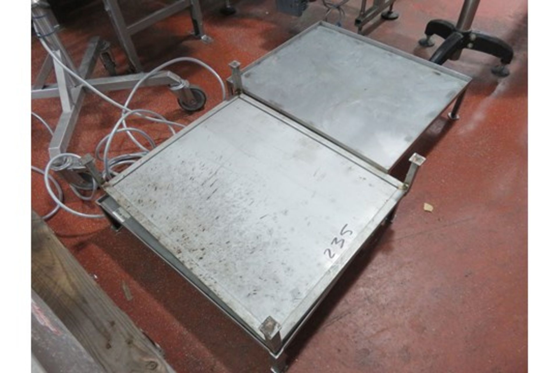 3 x S/s product tray holders. tray internal holder dimensions 730 x 600mm. Lift Out £20