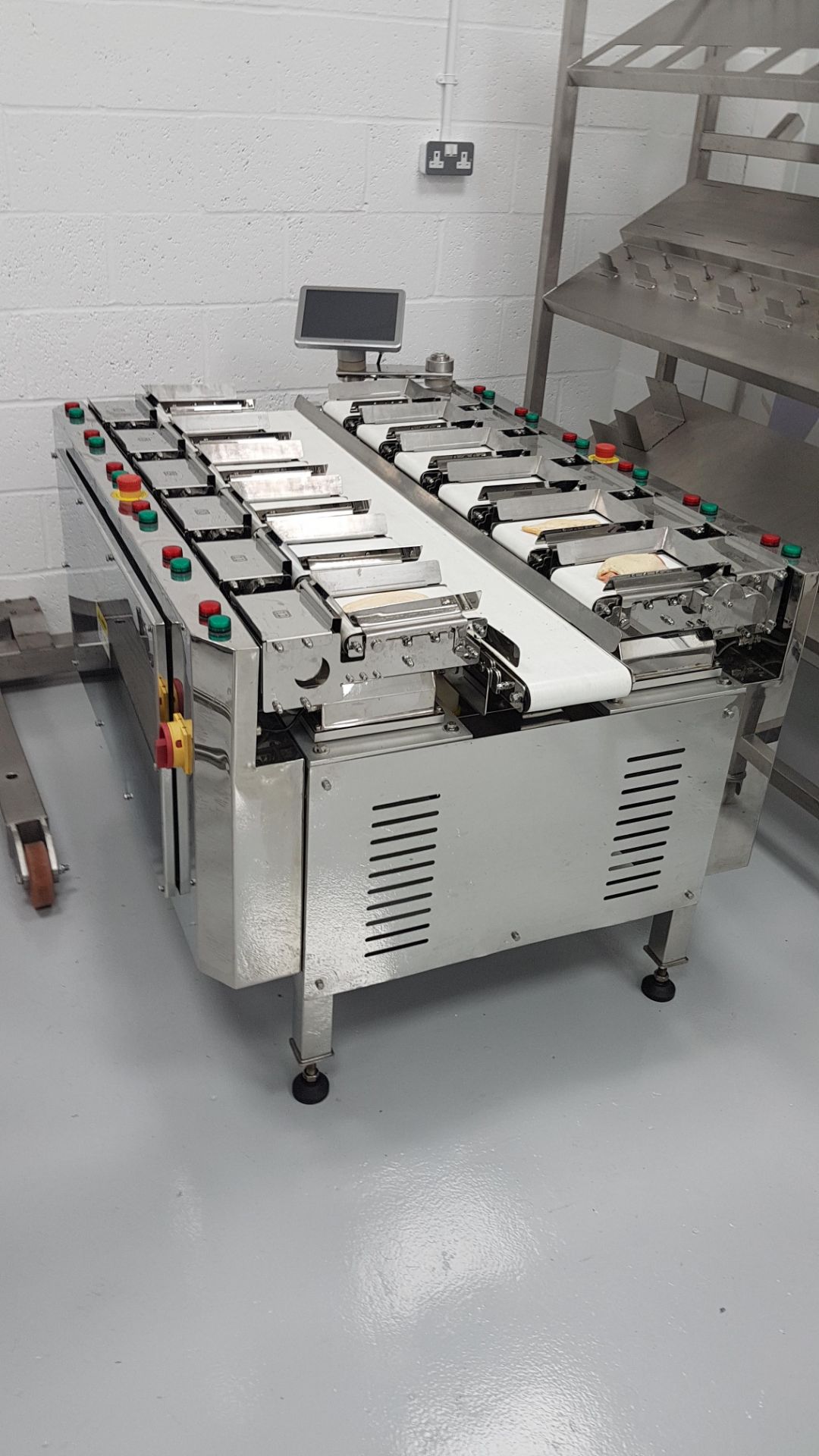 Aja Model BDW. 12 station, Combi Belt Weigher. 22 packs per minute. Totally S/s. Immaculate. - Image 2 of 7