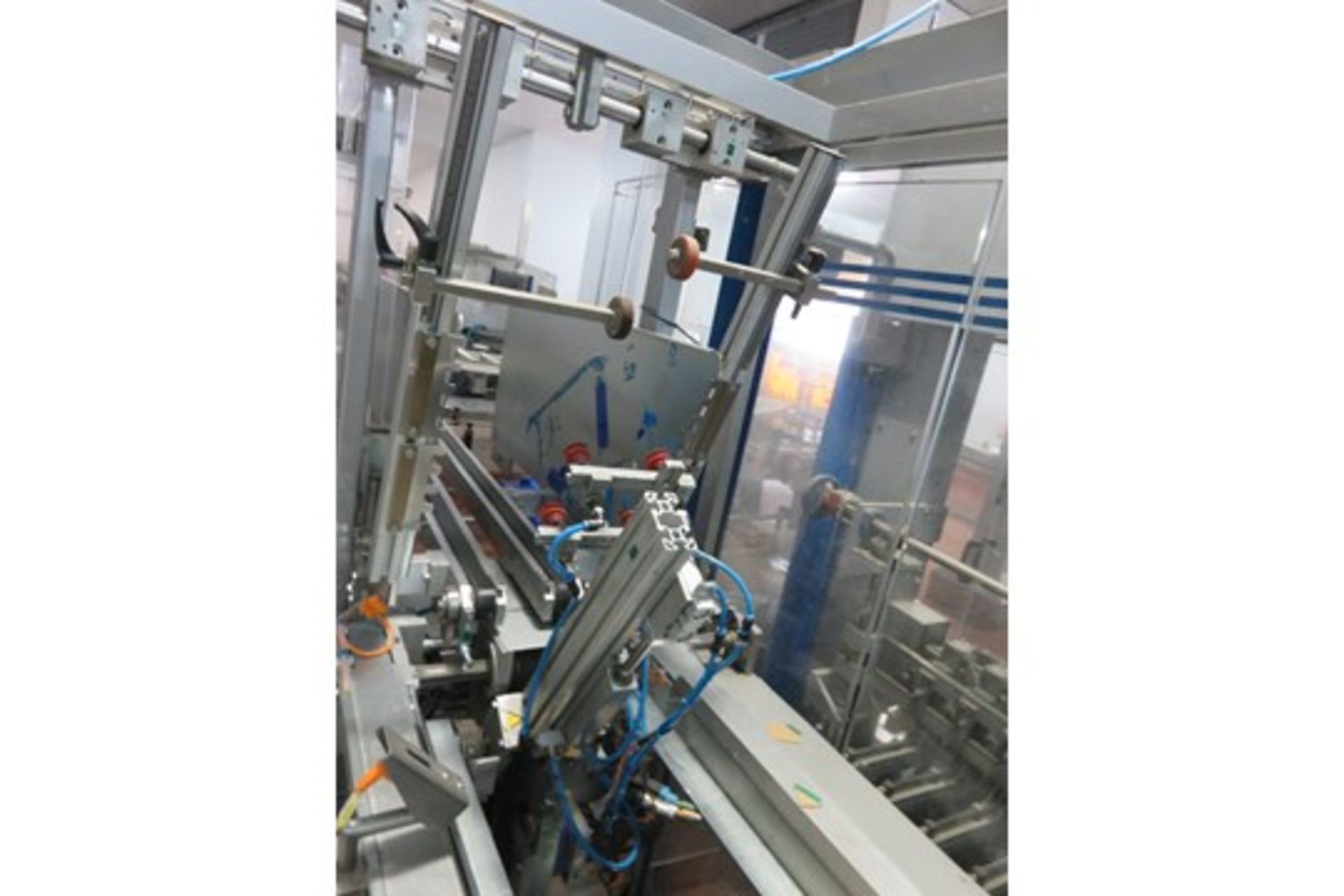 ETT Vepackung Type TFS40C. Punnet into case packing system including cardboard box erector with - Image 9 of 22