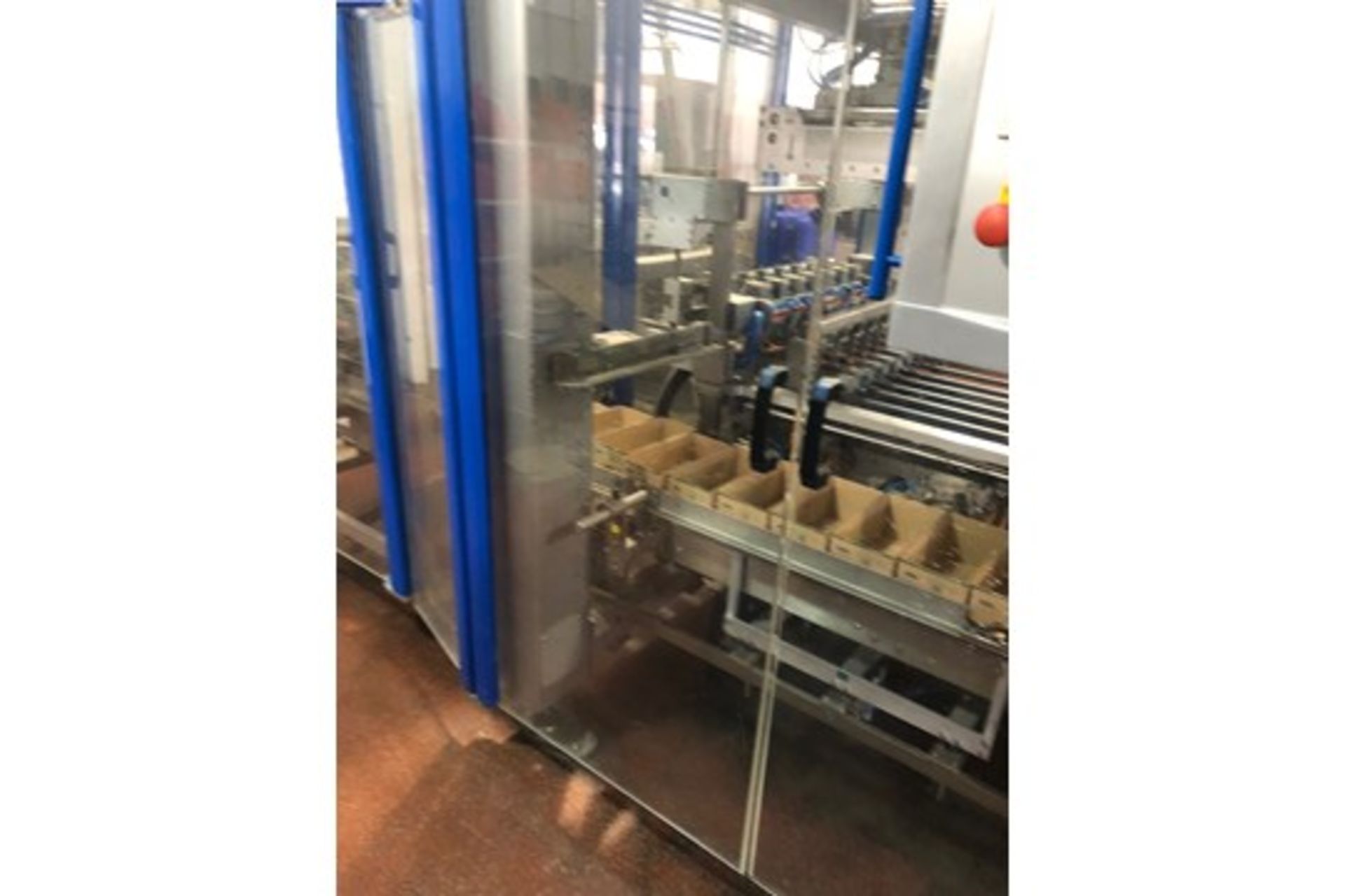 ETT Vepackung Type TFS40C. Punnet into case packing system including cardboard box erector with - Bild 3 aus 22