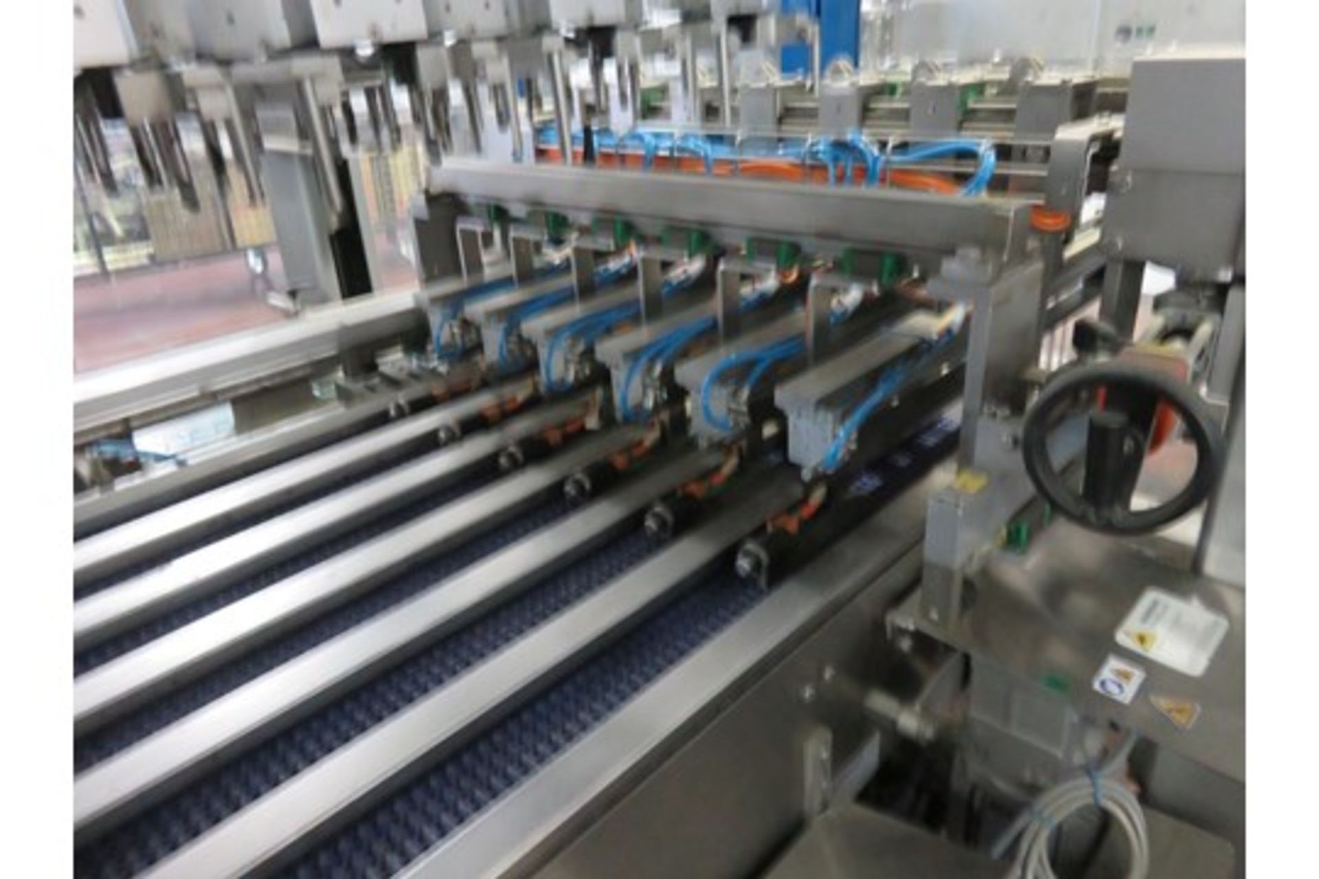 ETT Vepackung Type TFS40C. Punnet into case packing system including cardboard box erector with - Bild 14 aus 22