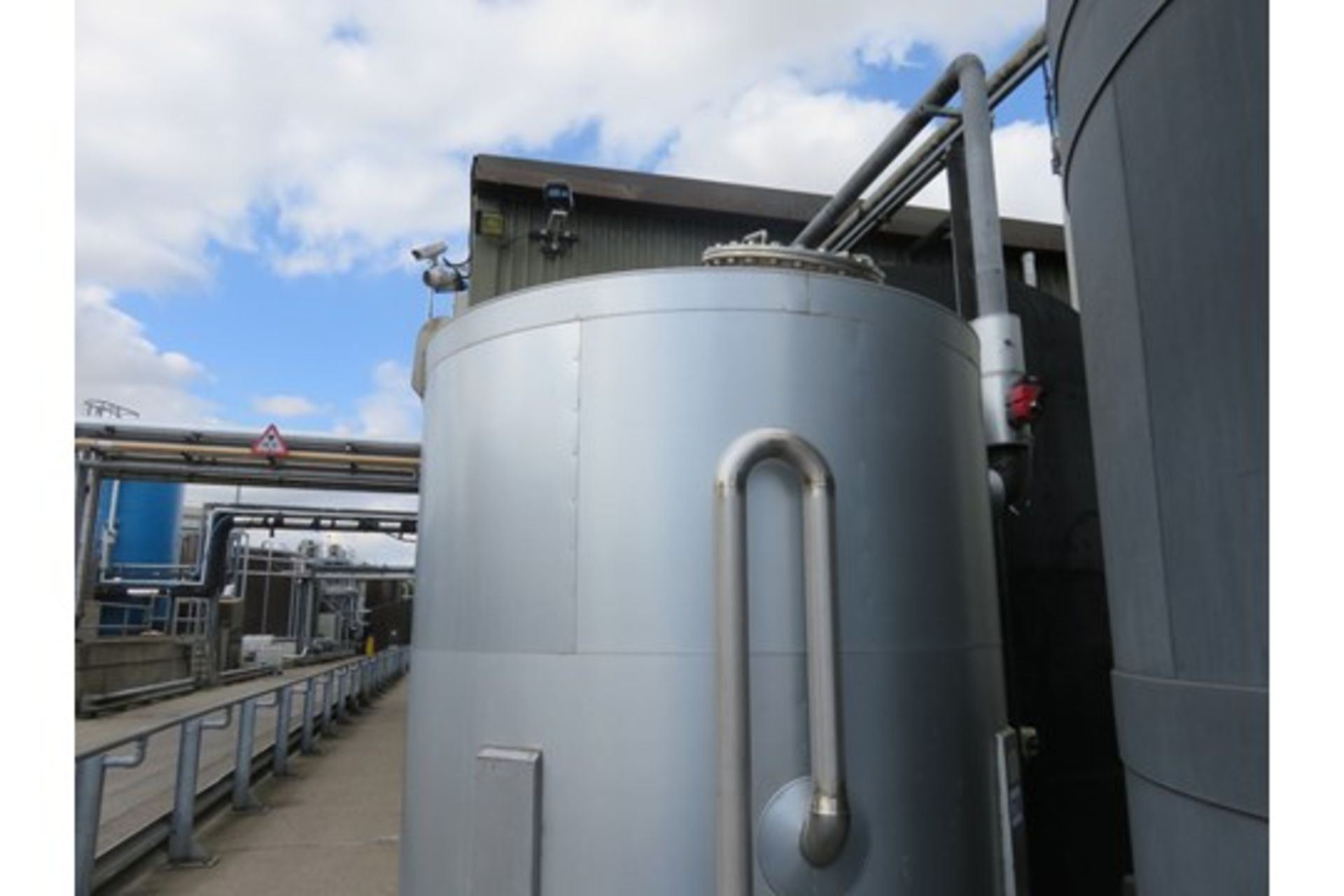 S/s Tank 5,000 litre. Insulated and clad. Lift out £600 - Image 2 of 2