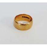 Gent's 9 carat gold wedding band, UK ring size S