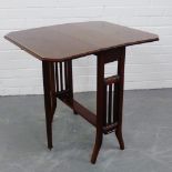 An Edwardian mahogany drop leaf table, 63 x 70cm