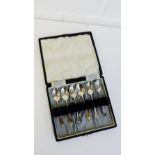 George VI silver teaspoons in fitted case, Sheffield 1945