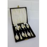 Victorian set of six silver teaspoons with rat tail bowls and makers mark for George Unite, London