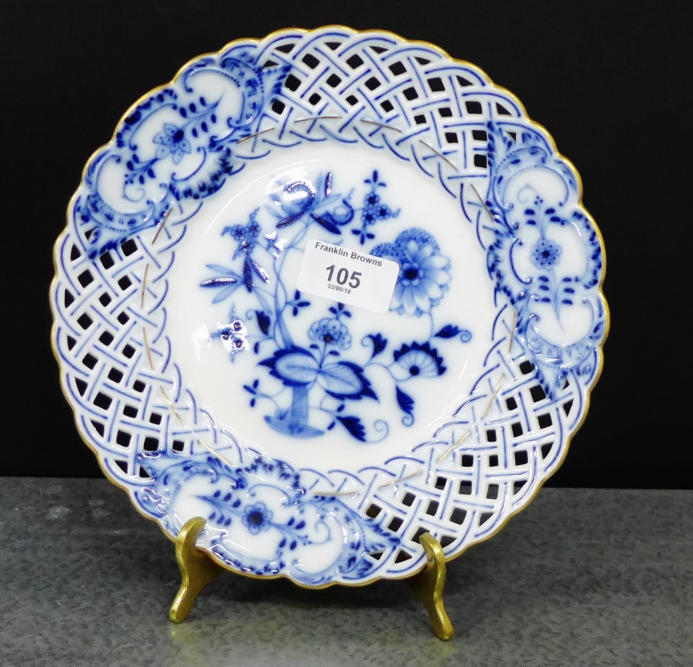 Meissen Blue and white porcelains cabinet plate in 'Blumen' pattern, with reticulated rim and gilded