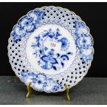 Meissen Blue and white porcelains cabinet plate in 'Blumen' pattern, with reticulated rim and gilded