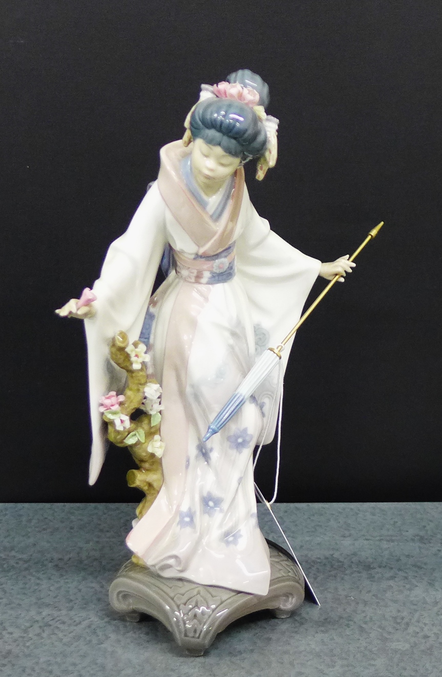 A Lladro porcelain figure of a Japanese lady with parasol, 27cm high