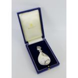 Mappin & Webb silver QEII Silver Jubilee caddy spoon, in fitted blue leather box