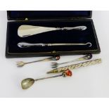 A mixed lot to include an Edwardian silver handled button hook and shoe horn set, two Epns pickle