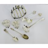 A mixed lot to include an Epns belt buckle, three silver teaspoons, Epns sifter spoon and a toast