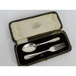 George V child's silver fork and spoon set in a leather fitted case, Sheffield 1925 (2)