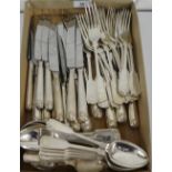 A suite of Epns Queens pattern flatware to include 8 knives, 8 table forks, 8 knives, 7 forks, 8