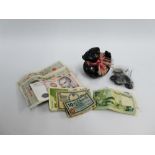 Mixed lot of foreign bank notes to include New Zealand two dollars, Reichsbank notes,