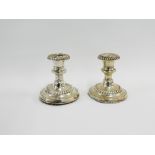 A pair of Edwardian silver desk candlesticks with knop stems and gadroon edges, Birmingham 1906,