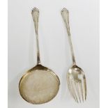 George V silver servers to include a spoon and fork, makers mark for Josiah Williams & Co, London